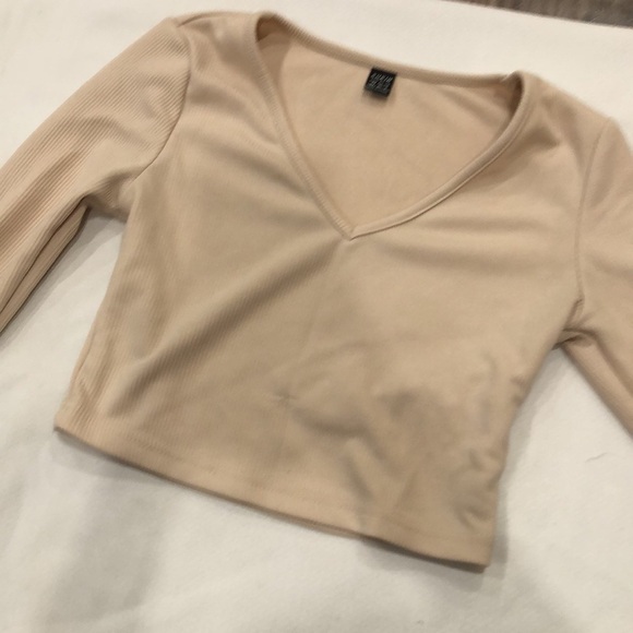 Two Piece Set . - Picture 3 of 4